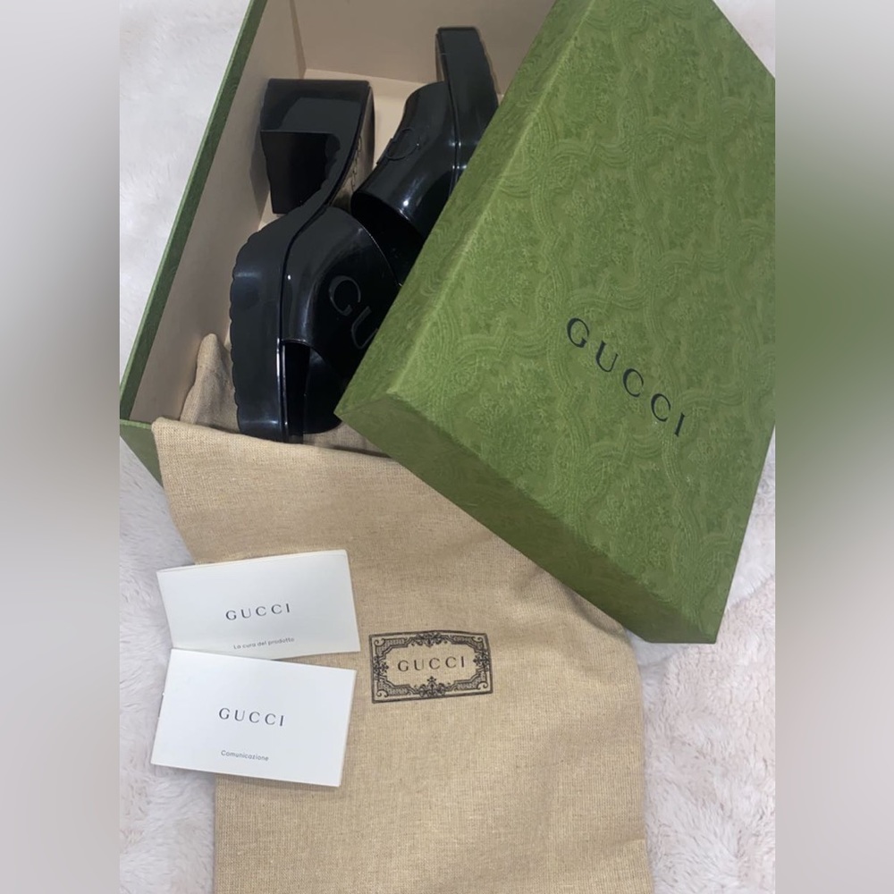 BRAND NEW GUCCI rubber logo platform slides